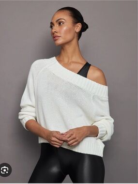 Carbon38 Off-the-Shoulder Cream Knit Sweater. Small.